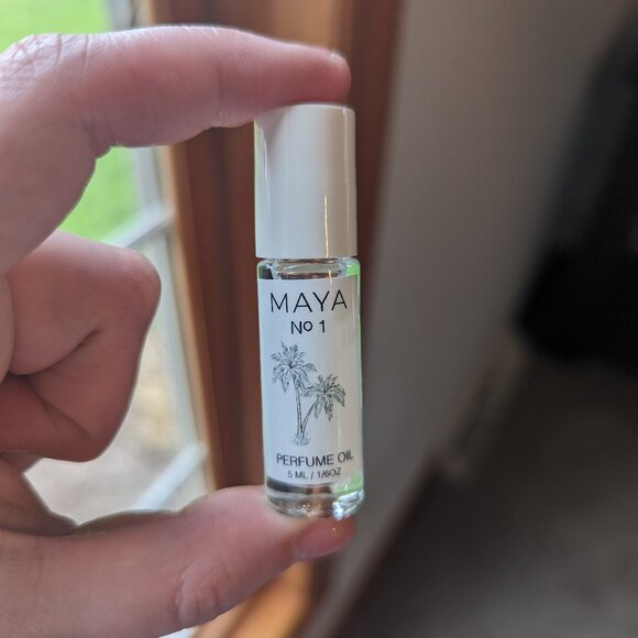 MAYA No 1 Perfume Oil - Picture 1 of 3
